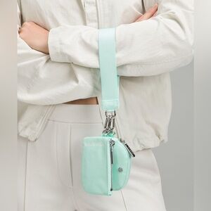 3🆕💙 Lululemon Dual Pouch Wristlet - Ideal Mint